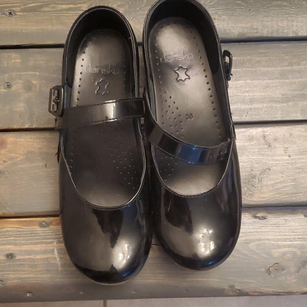 Dansko Black Patent Mary Janes sz 38